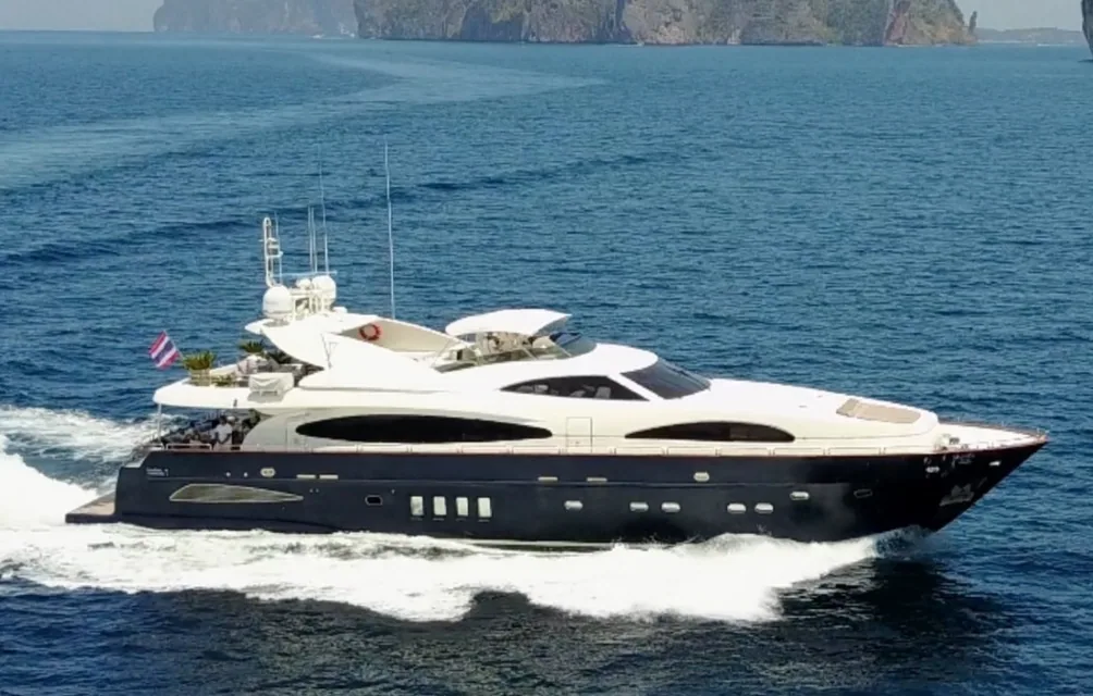 Astondoa 102 — view 2