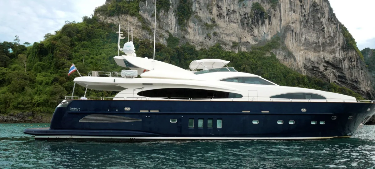 Astondoa 102 — view 3