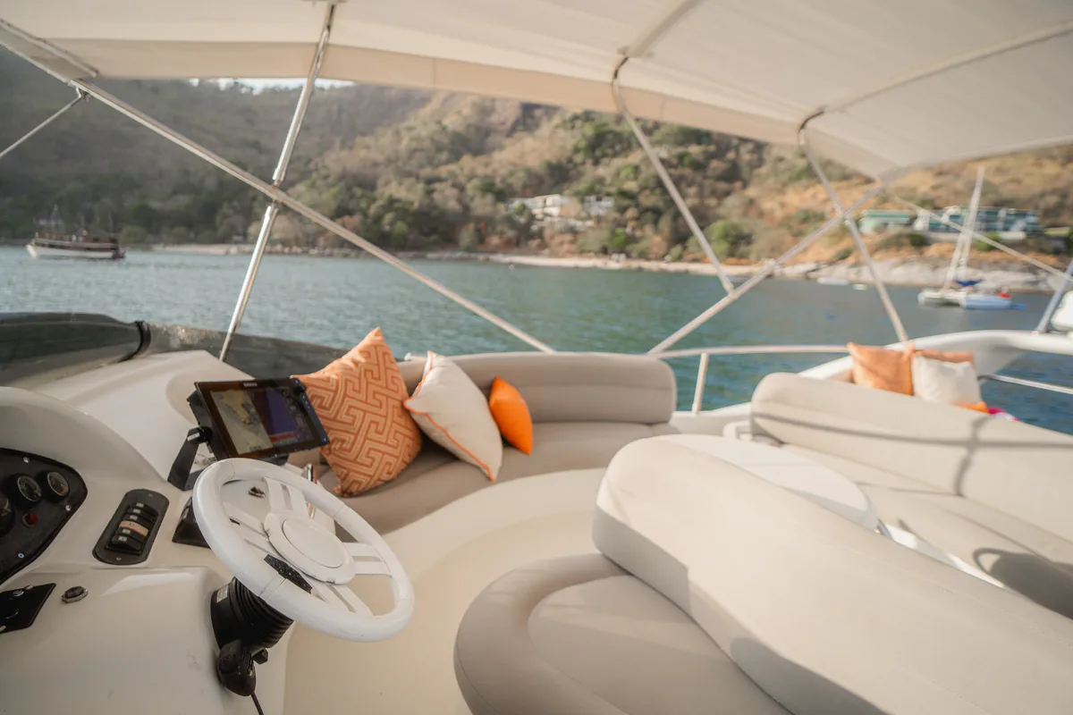 Azimut 46 Aqua Mas — flybridge helm station and lounge seating