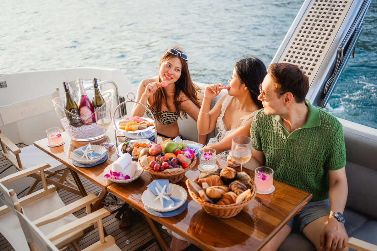 Azimut 46 Aqua Mas — guests dining on the aft deck at anchor