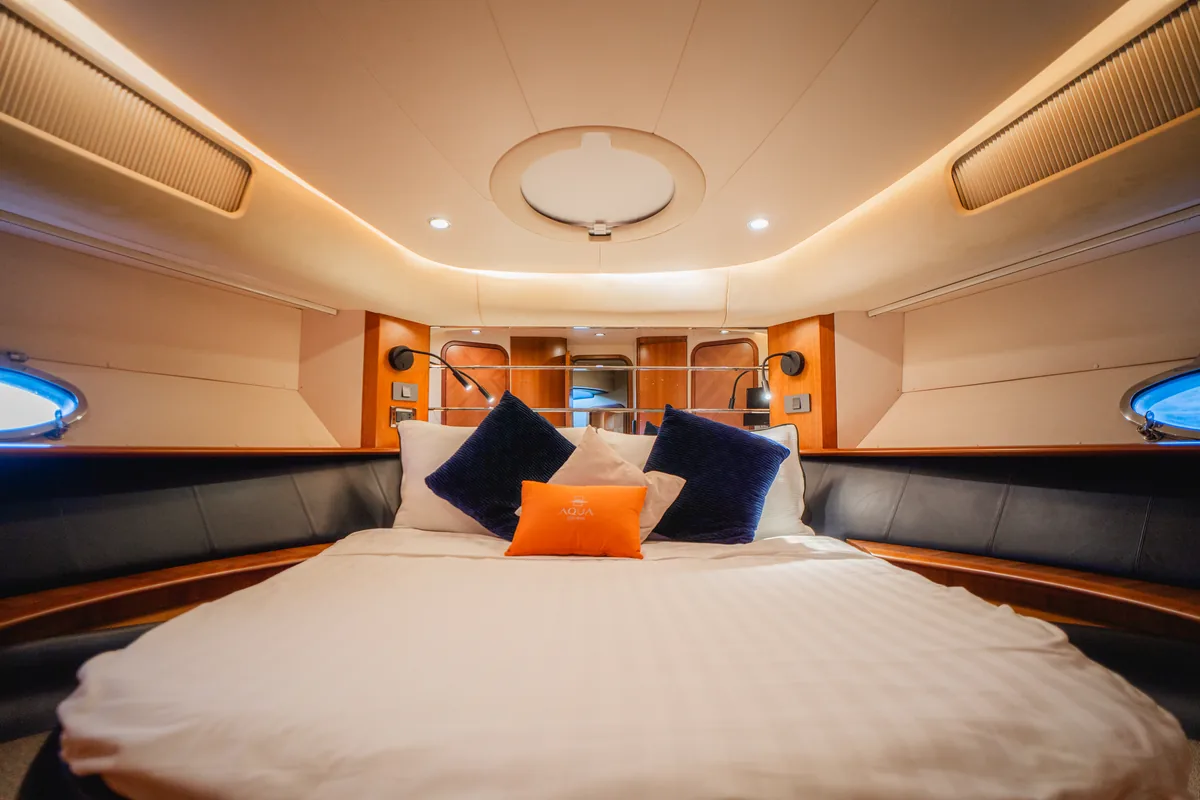 Azimut 46 Aqua Mas — master cabin with double bed