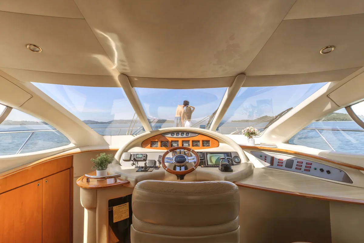 Azimut 55 After 8 — lower helm station