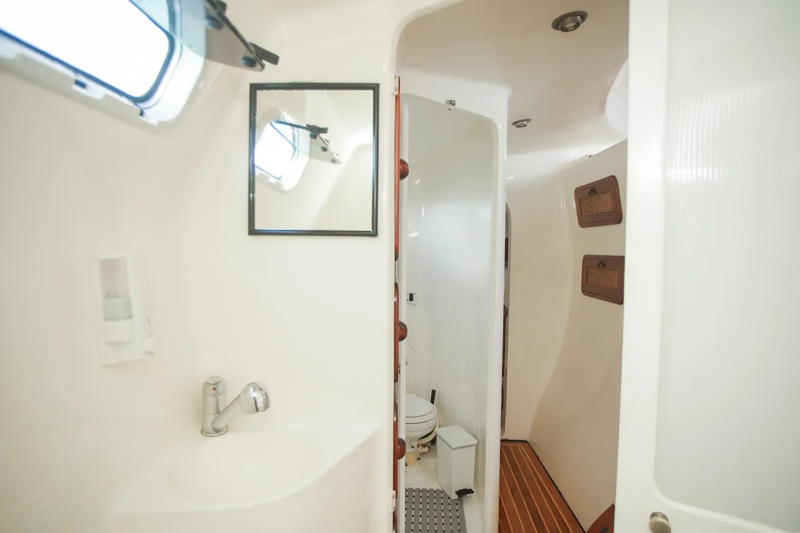 Amadeus — bathroom
