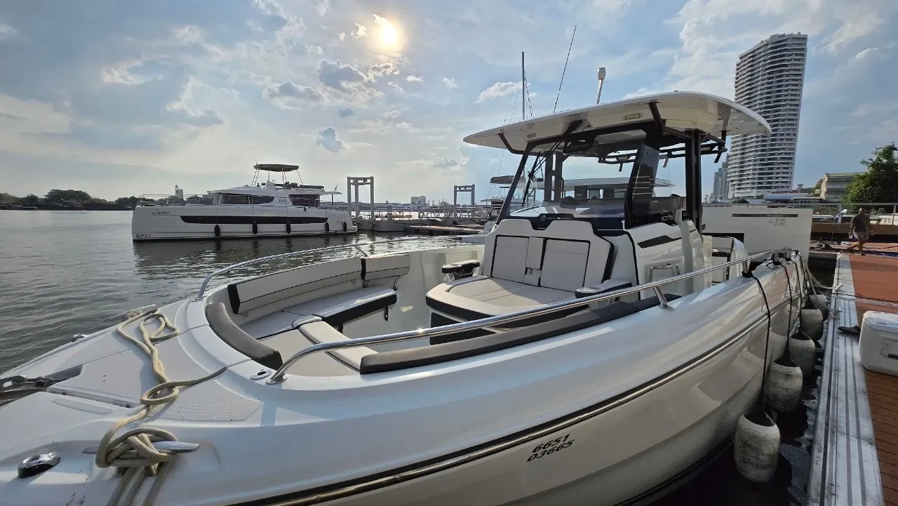Jeanneau Cap Camarat 10.5 — bow and T-top