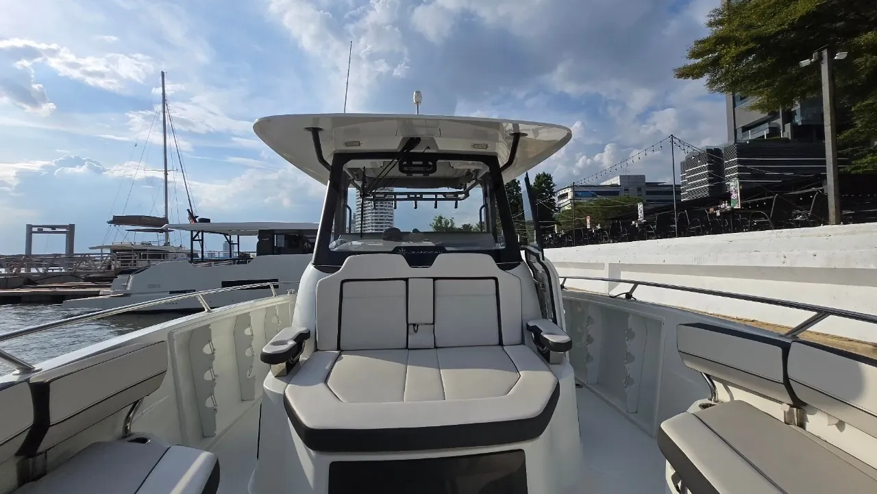 Jeanneau Cap Camarat 10.5 — bow lounge and console