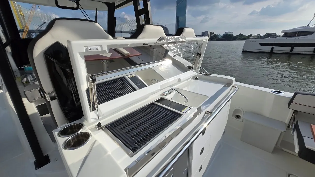 Jeanneau Cap Camarat 10.5 — outdoor galley