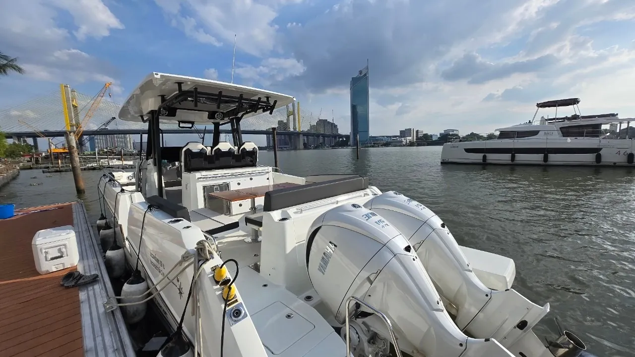 Jeanneau Cap Camarat 10.5 — outboard engines