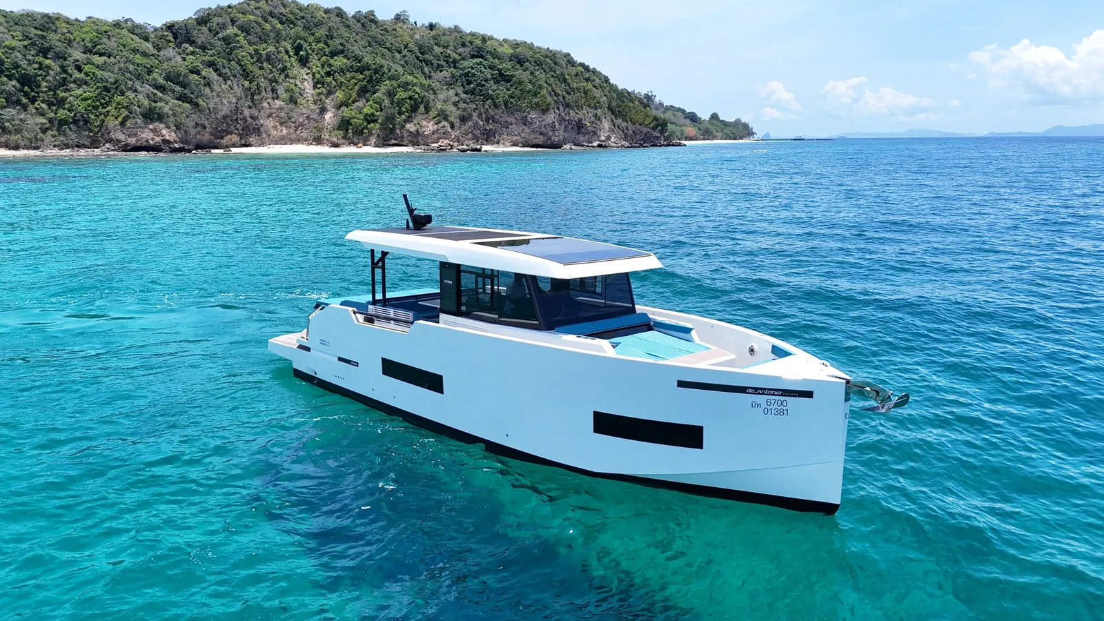 De Antonio D50 — at anchor in turquoise water