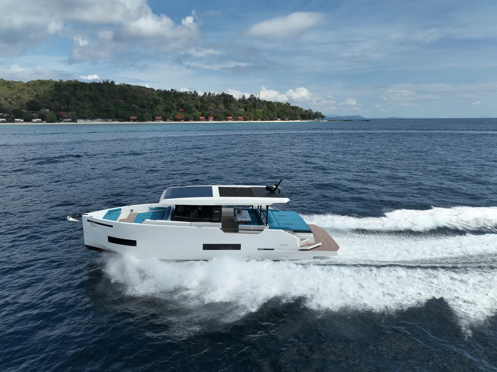 De Antonio D50 — under way