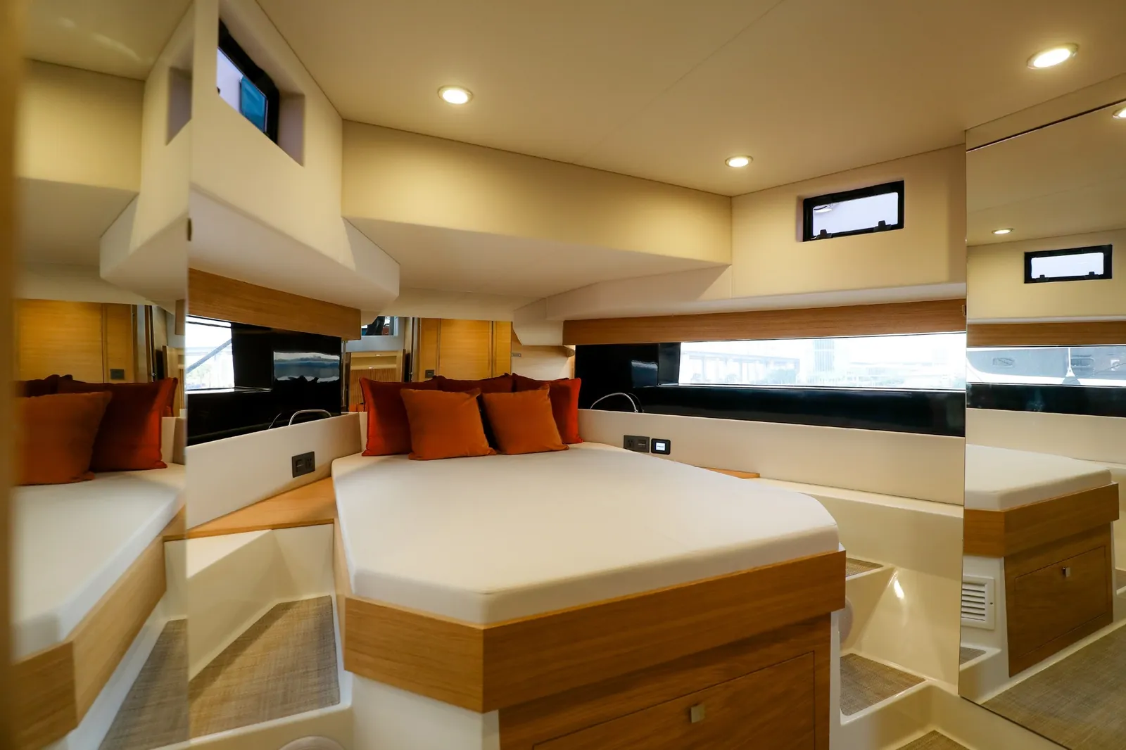 De Antonio D50 — cabin berth