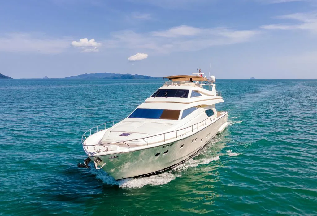 Ferretti 80 — view 2