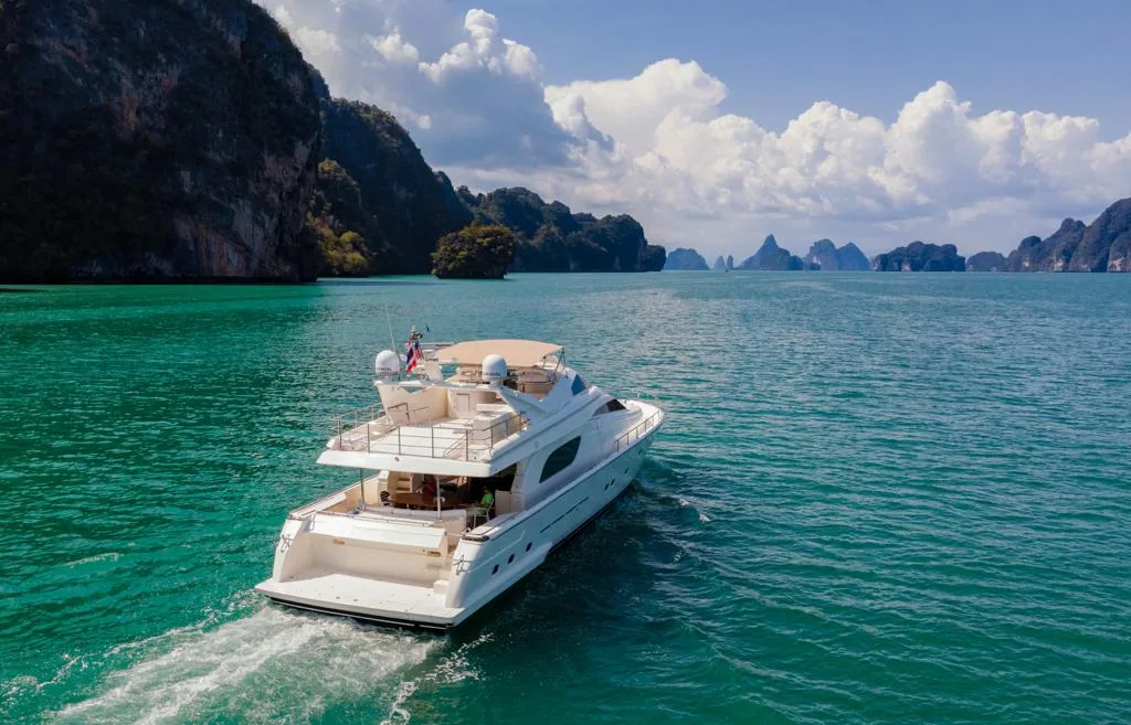 Ferretti 80 — view 4