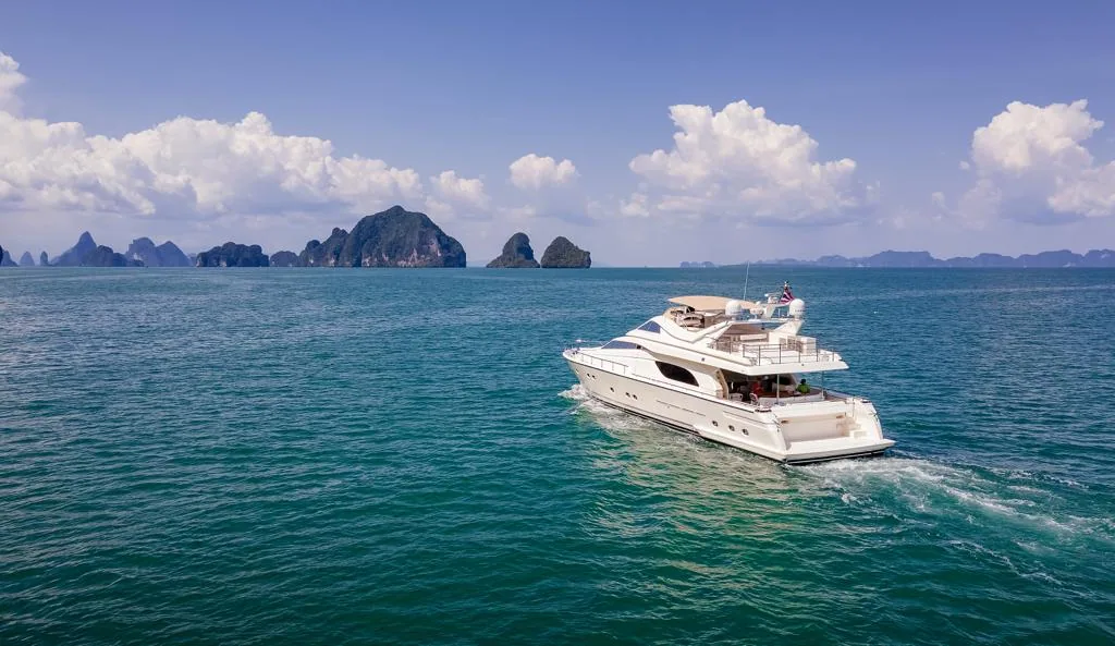 Ferretti 80 — view 5