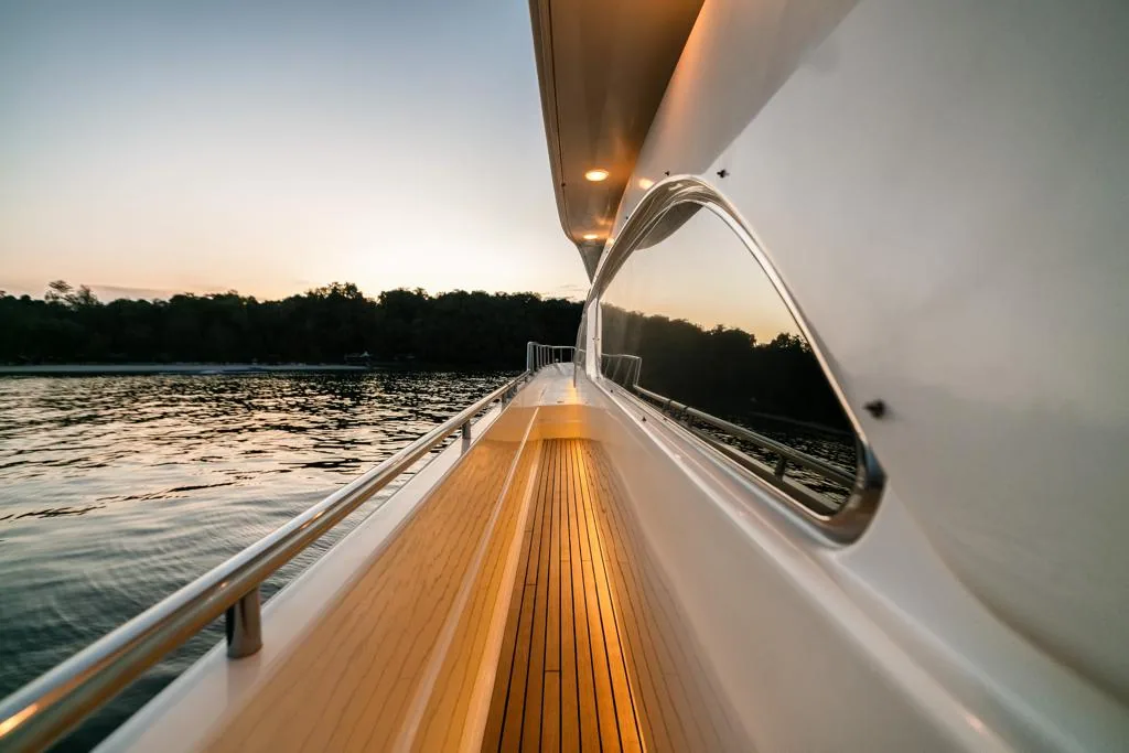 Ferretti 80 — view 7
