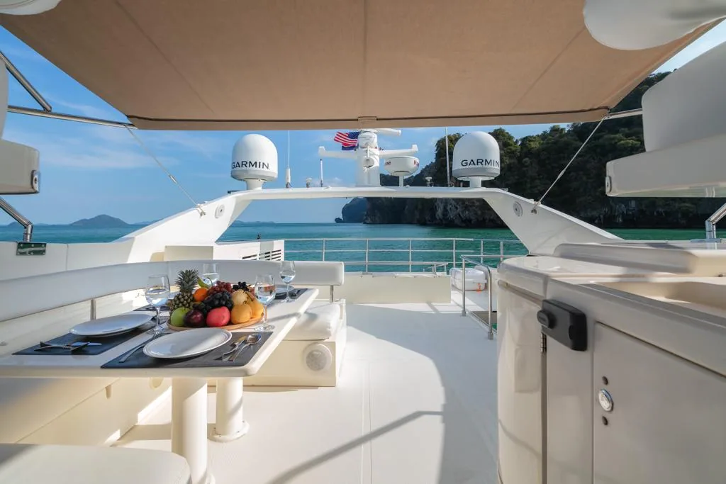 Ferretti 80 — view 9