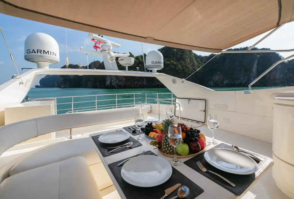 Ferretti 80 — view 10