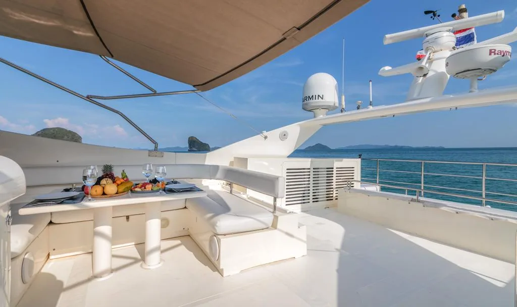 Ferretti 80 — view 11