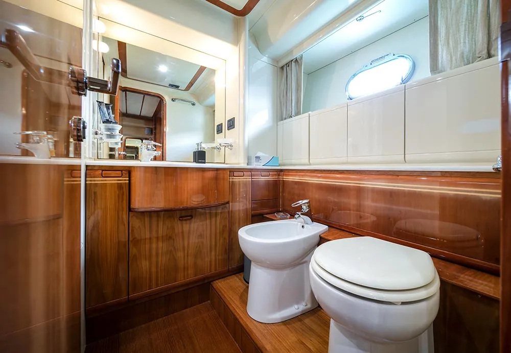 Ferretti 80 — view 15