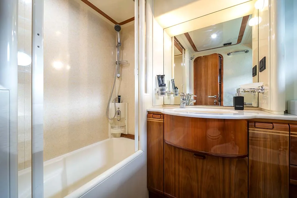 Ferretti 80 — view 16