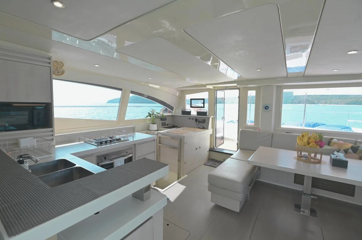 Leopard 51 — view 11