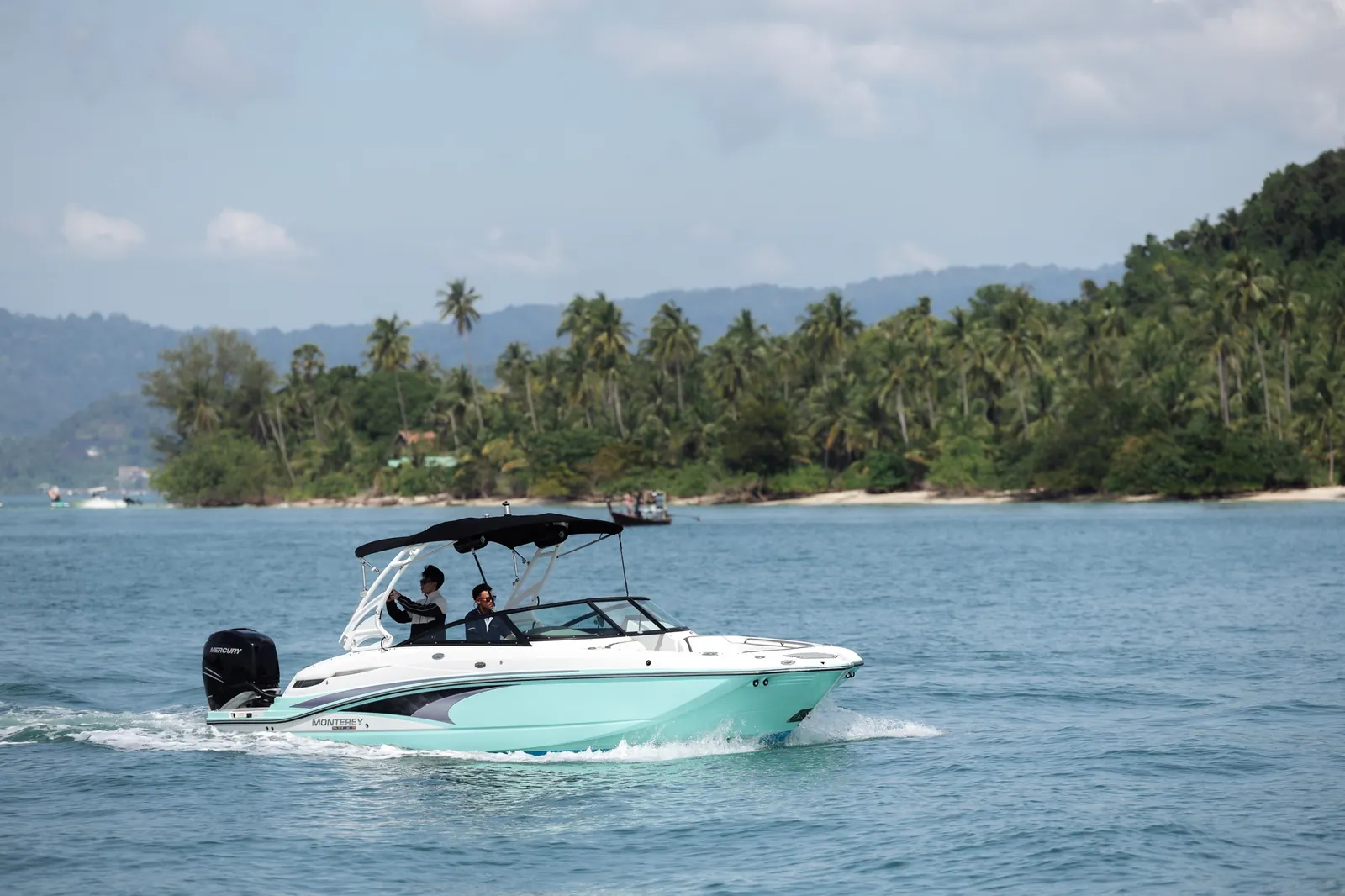 Monterey M65 28ft sport cruiser charter Phuket