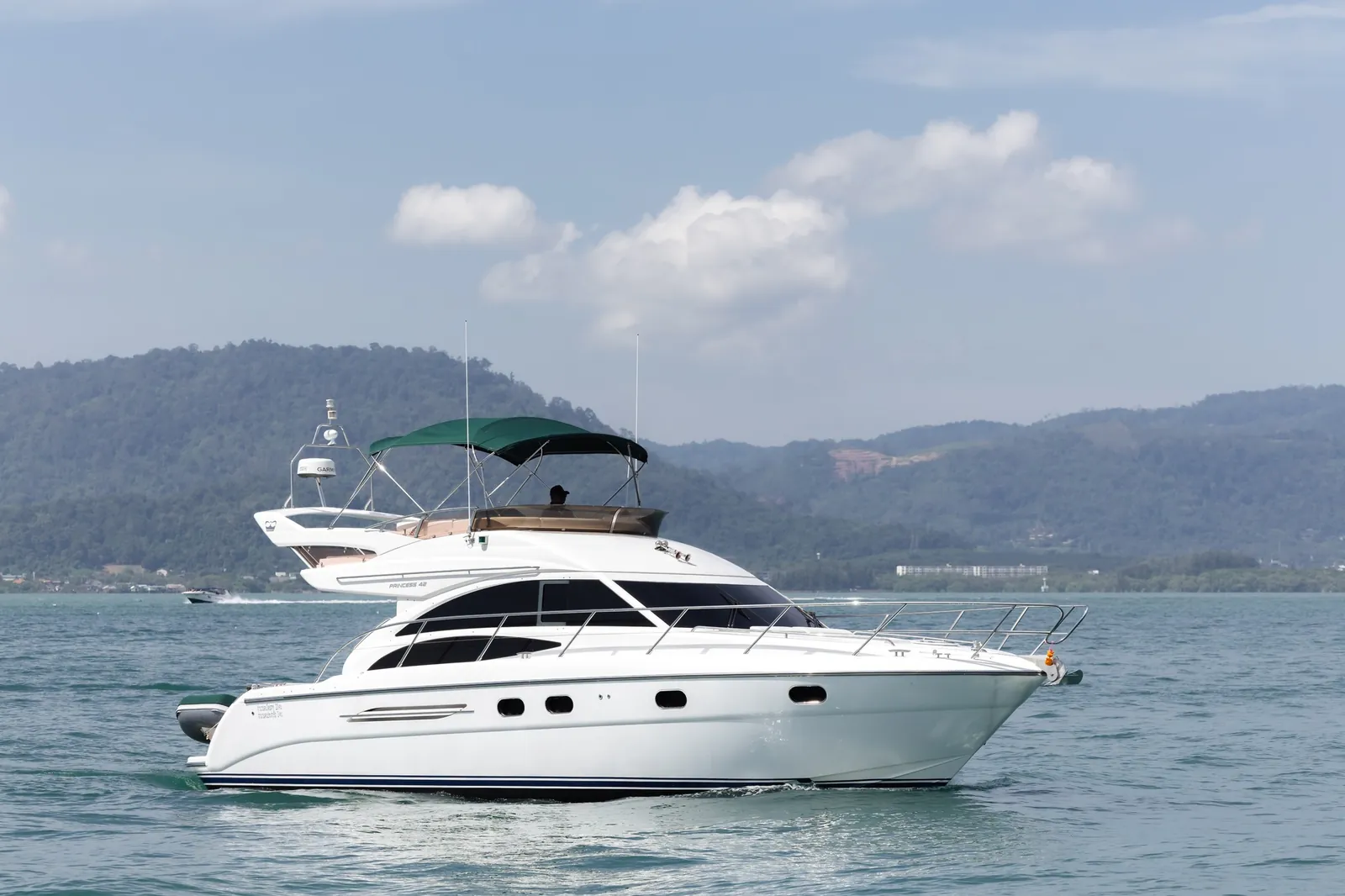 Princess 42 — profile under way