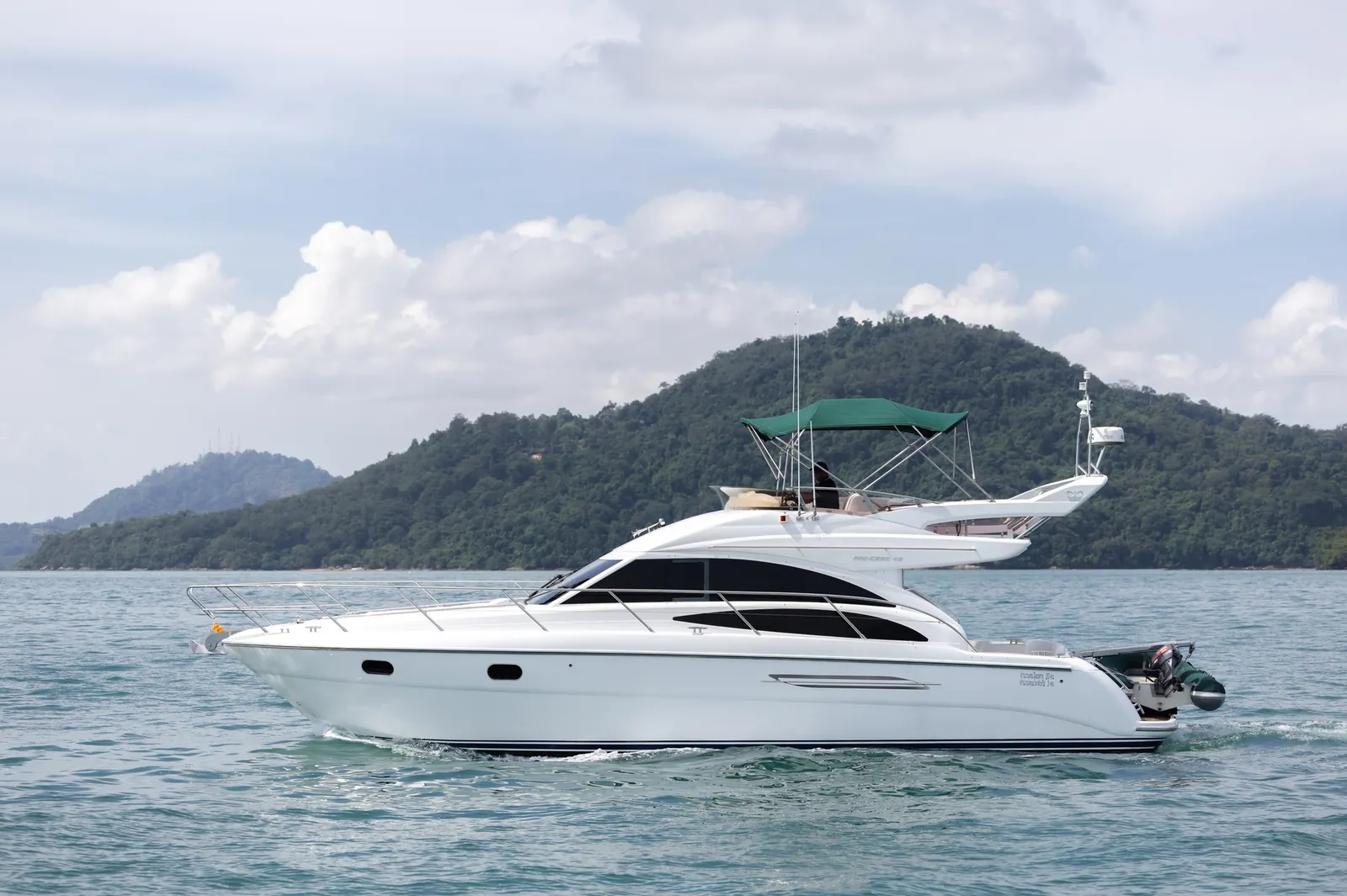 Princess 42 — starboard profile
