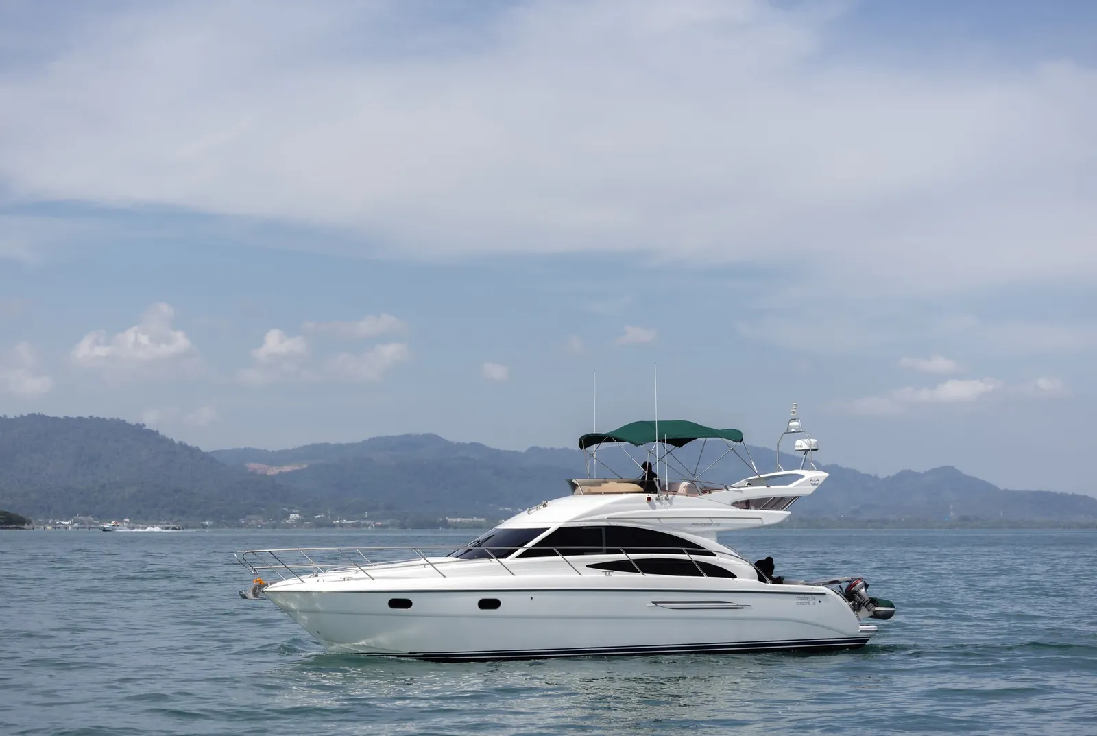 Princess 42 — under way off Phuket
