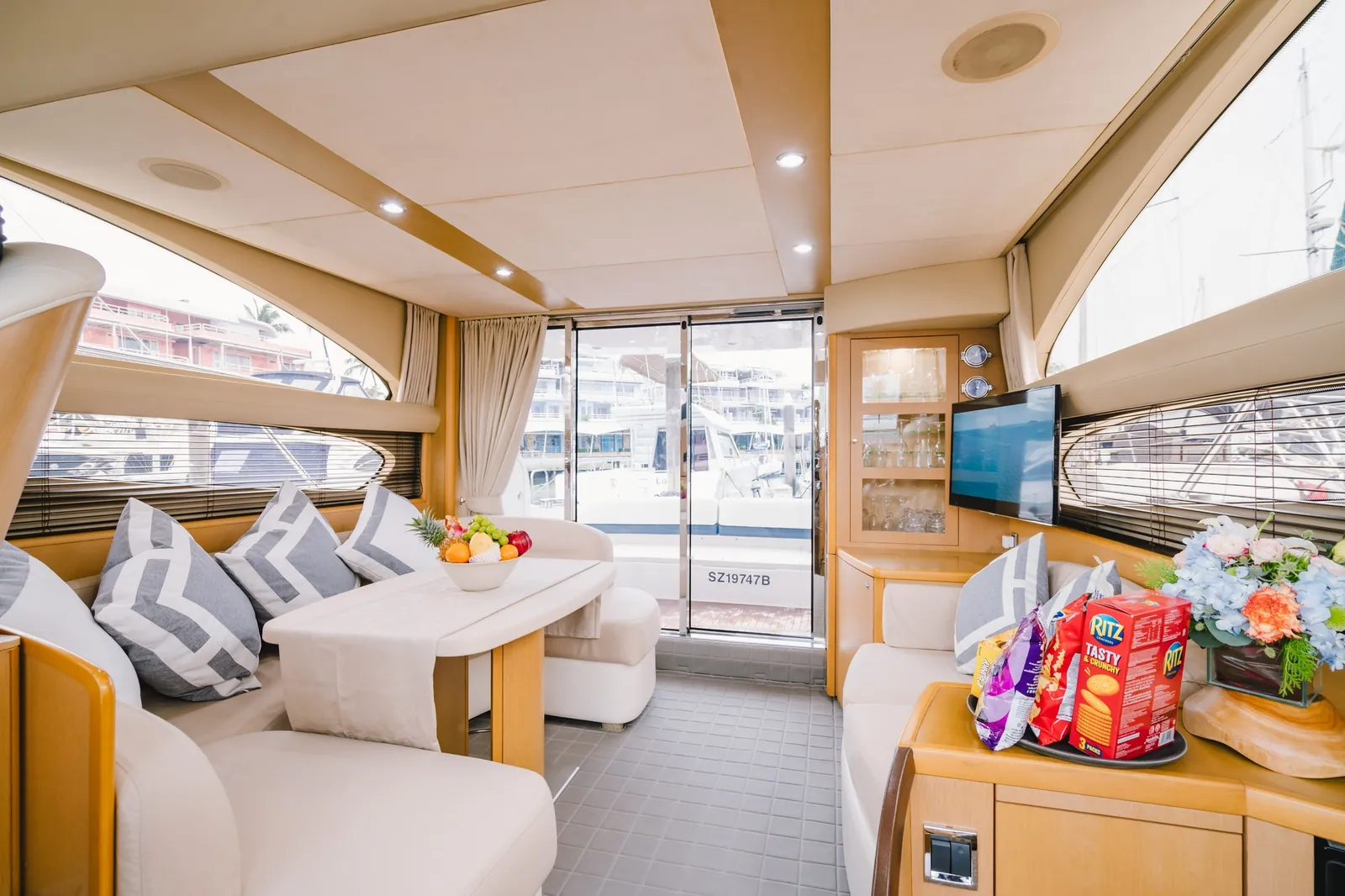 Princess 42 — saloon