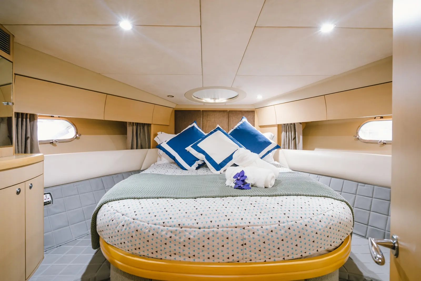 Princess 42 — master cabin