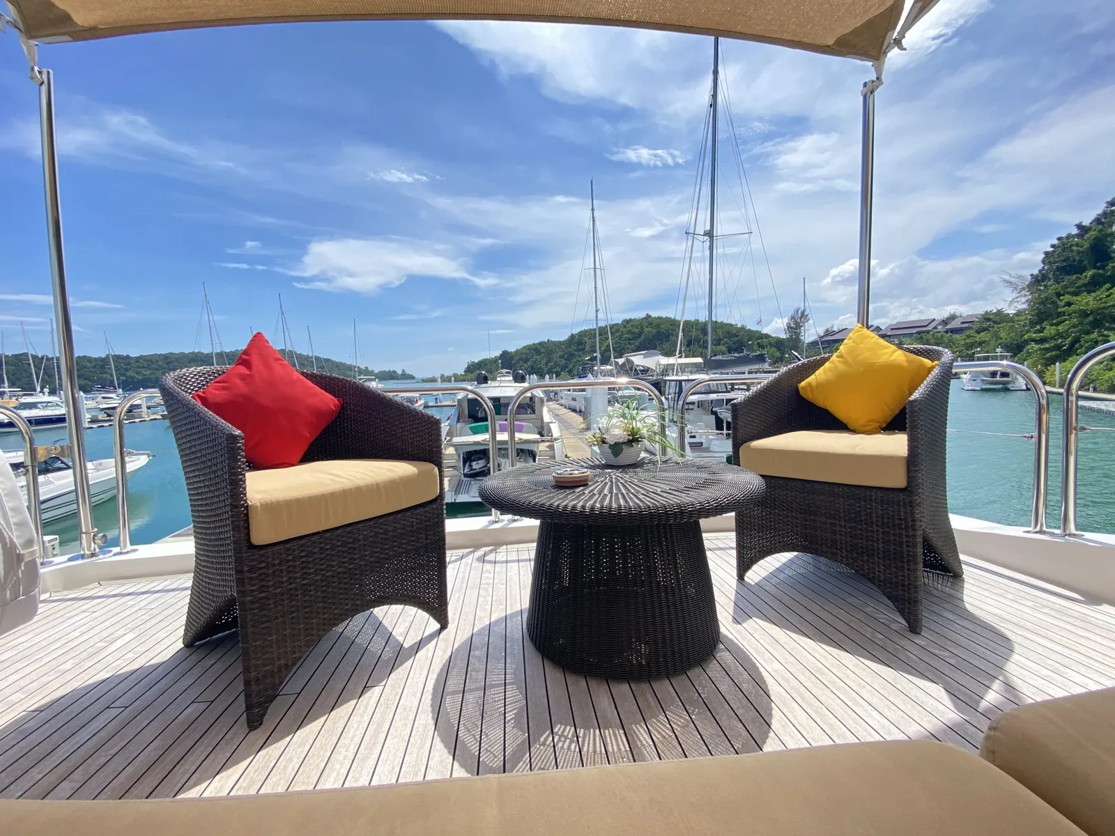 Princess 78 Maritimus — flybridge lounge chairs