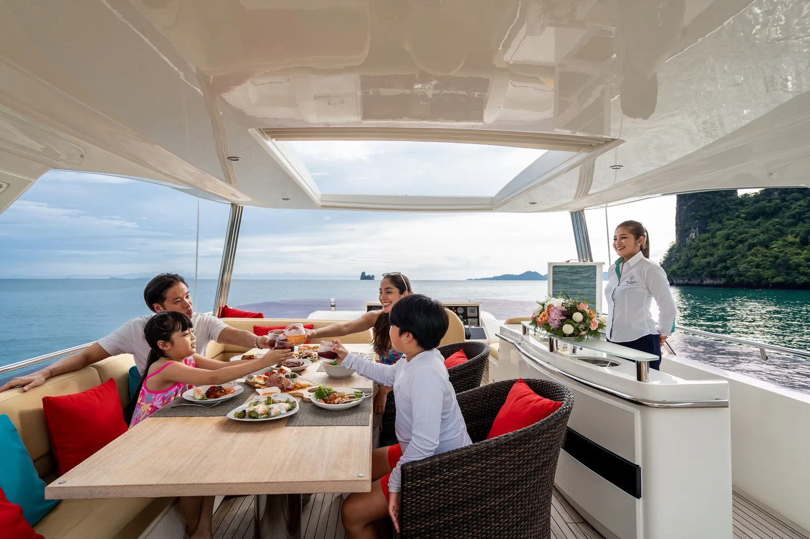 Princess 78 Maritimus — lunch on the flybridge
