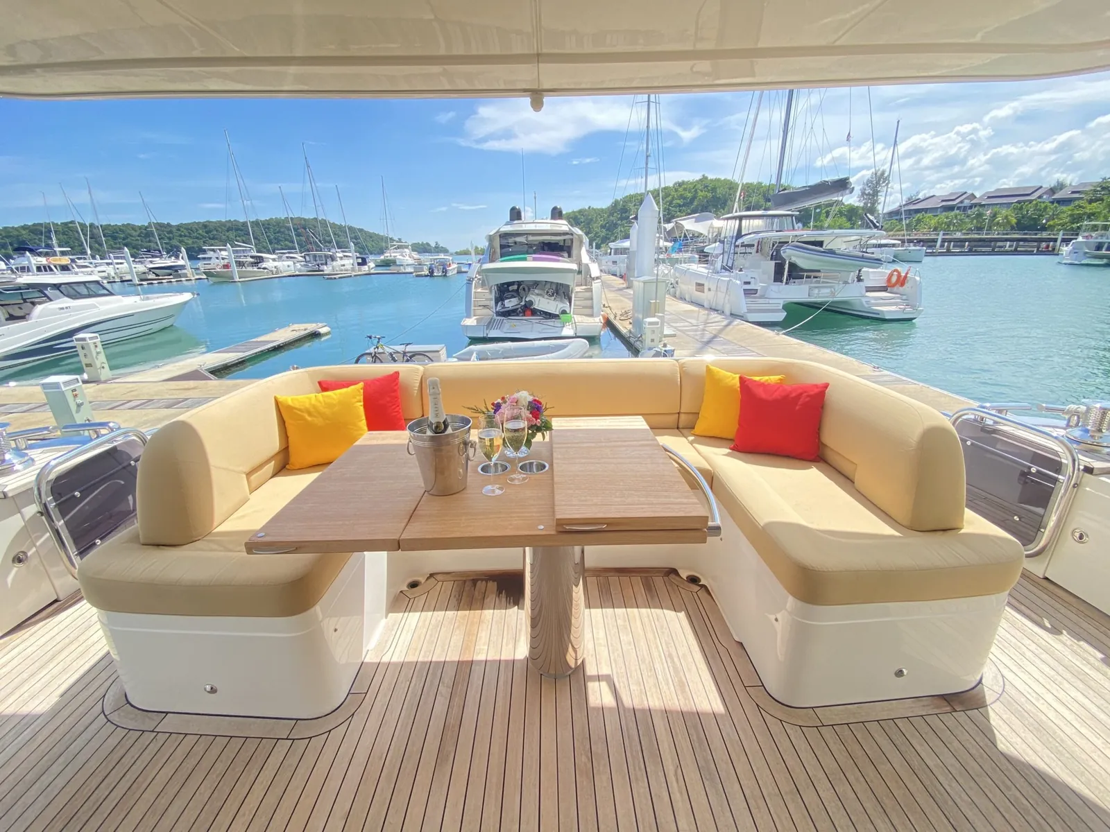 Princess 78 Maritimus — aft deck dining area