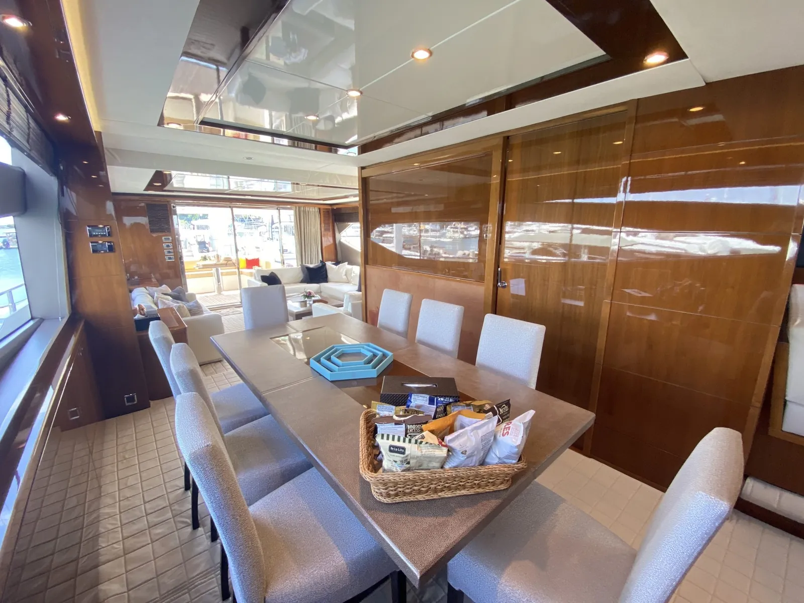 Princess 78 Maritimus — dining table