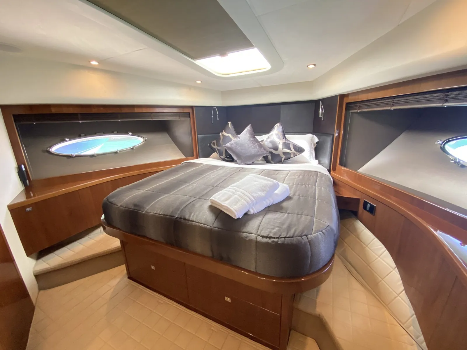 Princess 78 Maritimus — forward VIP cabin