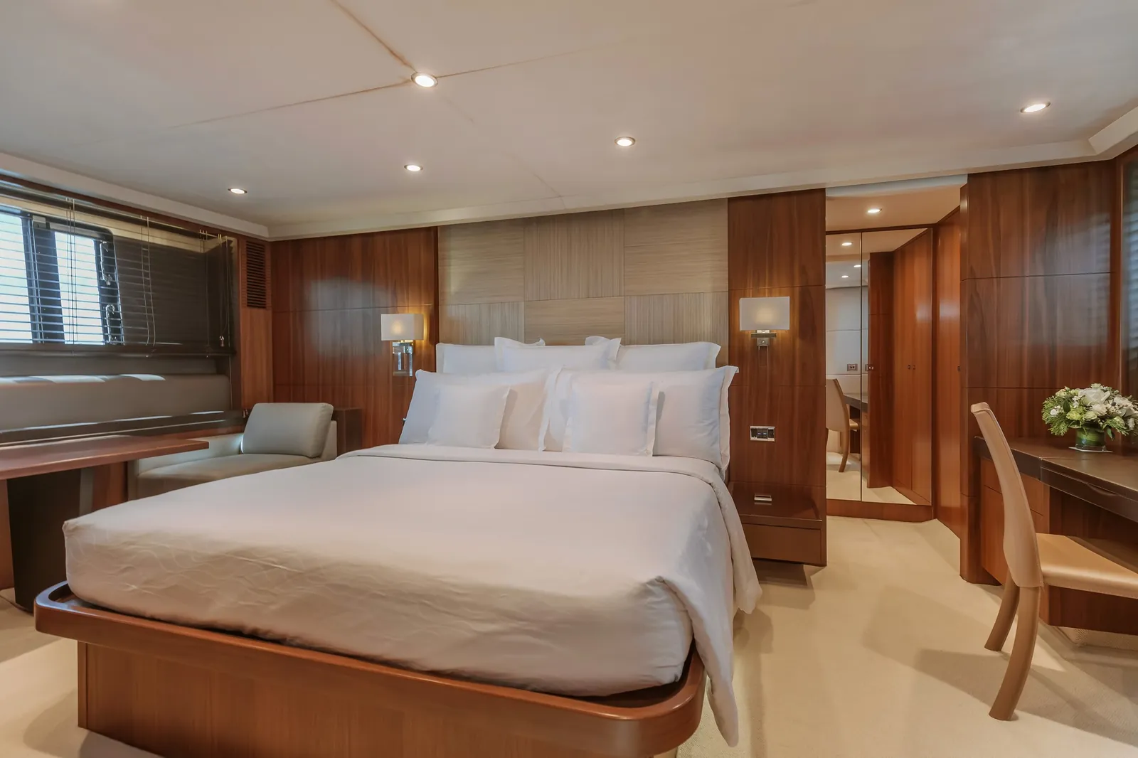 Princess 78 W.J. Lip — master cabin