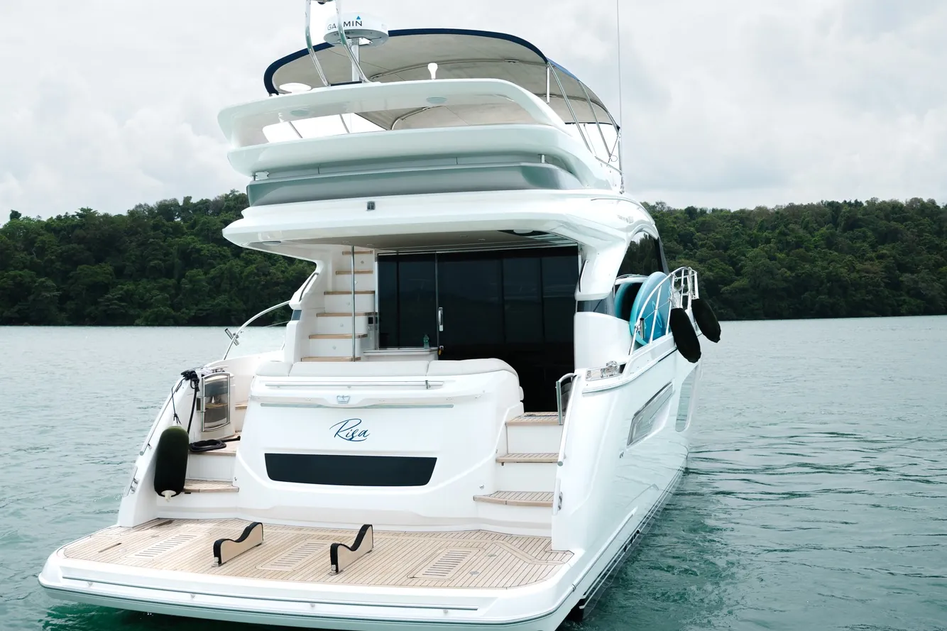 Princess F55 Risa — stern and swim platform