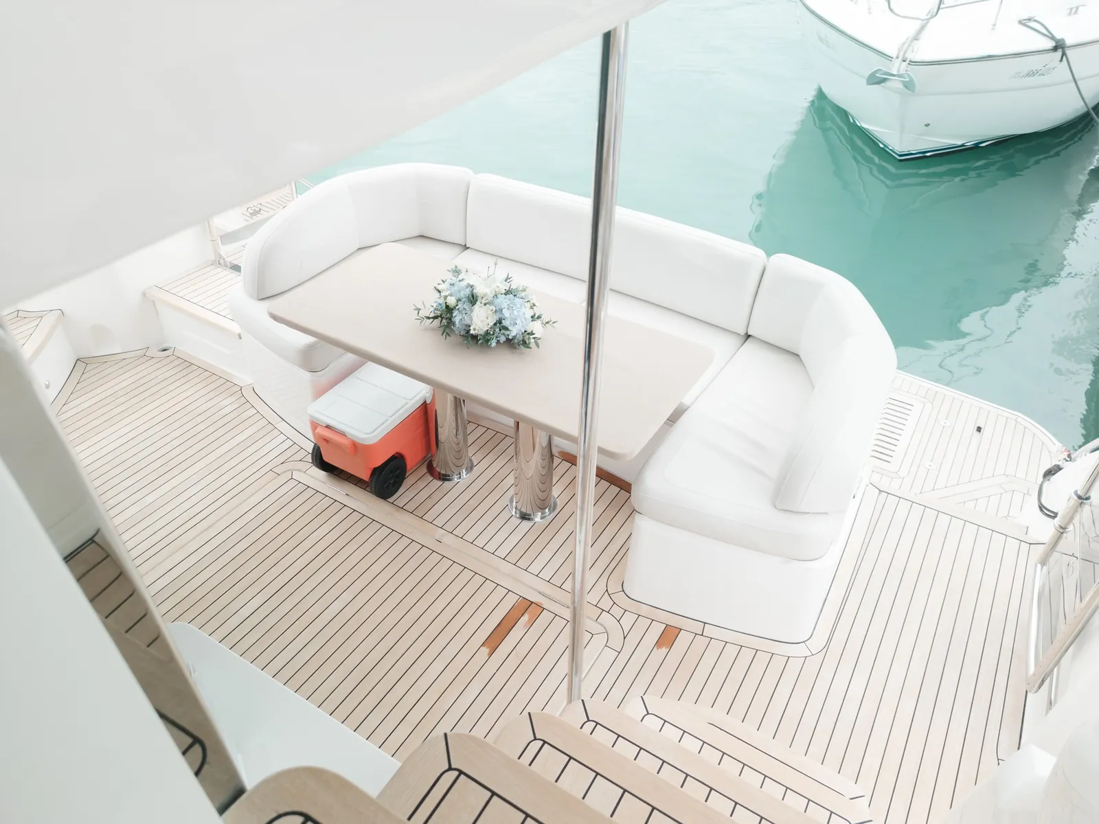 Princess F55 Risa — aft cockpit dining