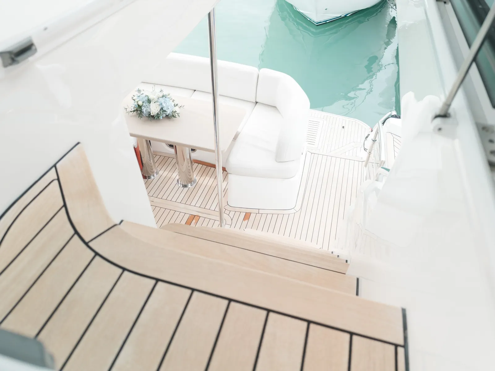 Princess F55 Risa — aft cockpit and steps
