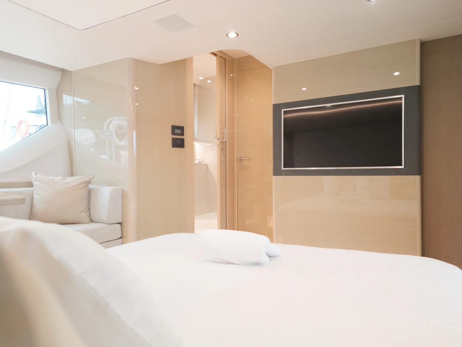 Princess F55 Risa — master cabin