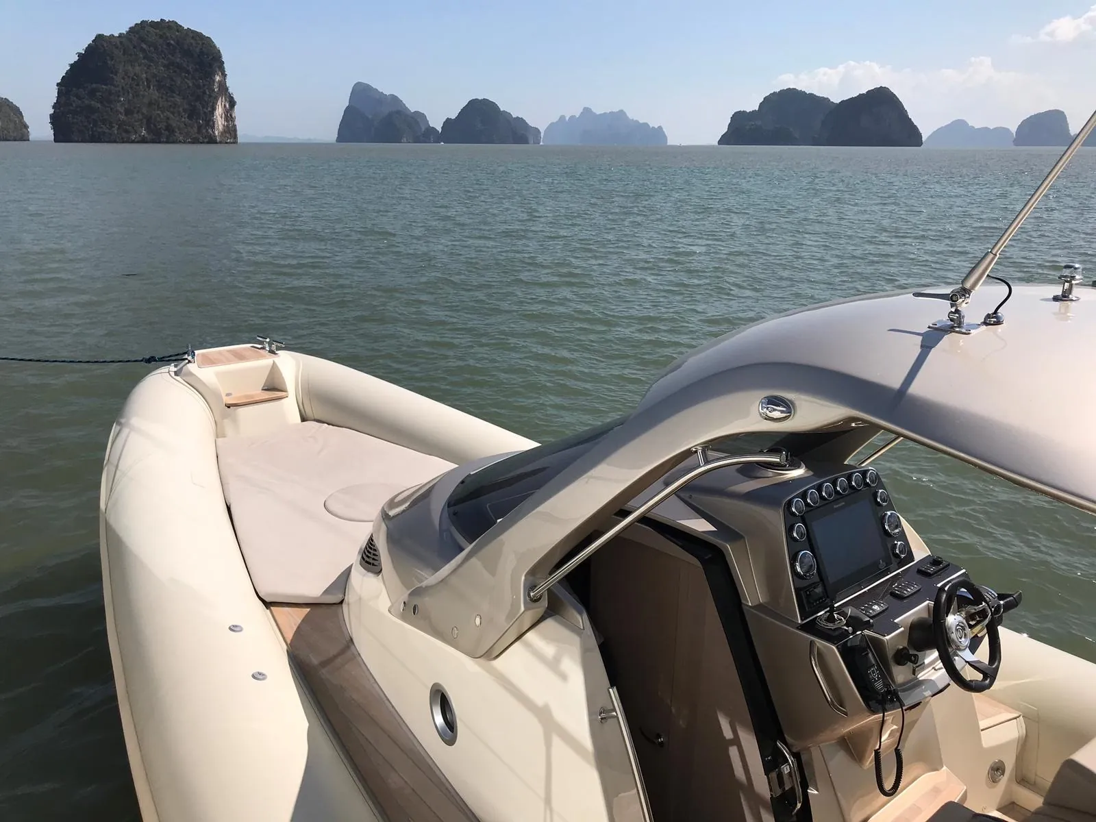 Sacs Strider 11 — helm console