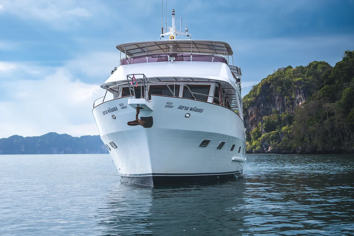 Siam Princess 70 — bow-on view at anchor