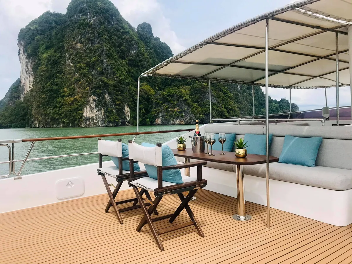 Siam Princess 70 — shaded aft deck dining area
