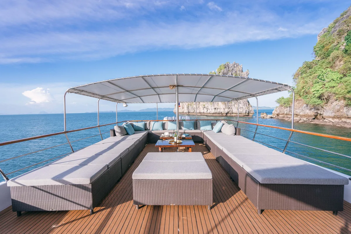 Siam Princess 70 — sundeck sunbeds and shade awning
