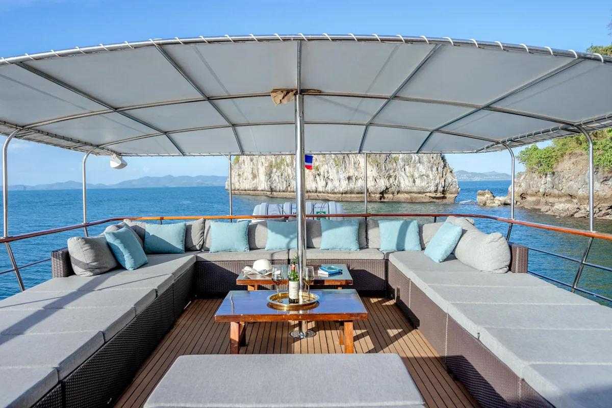 Siam Princess 70 — sundeck dining table and seating