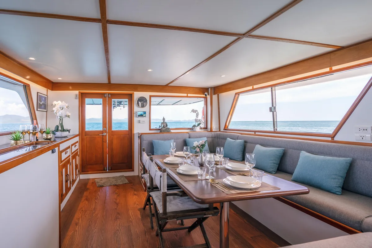 Siam Princess 70 — main salon dining saloon