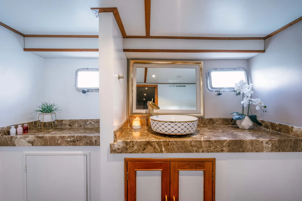 Siam Princess 70 — master ensuite bathroom