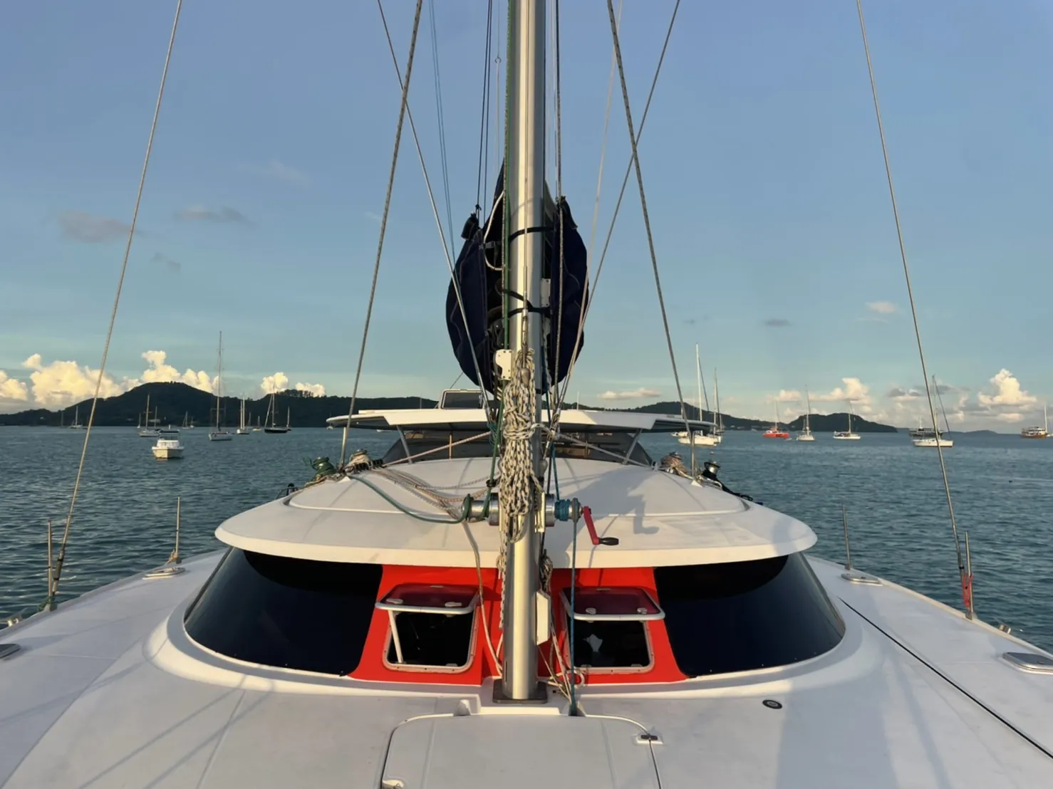 Zoe — foredeck and mast
