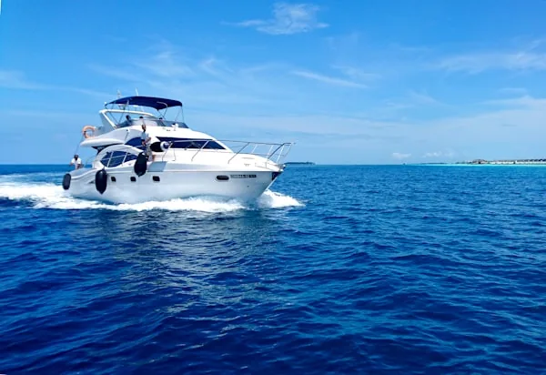 Catamaran vs Motor Yacht: Which Should You Charter?